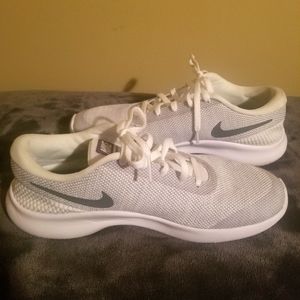 Nike Women's Running Shoe Size 9 White/Cool Grey
